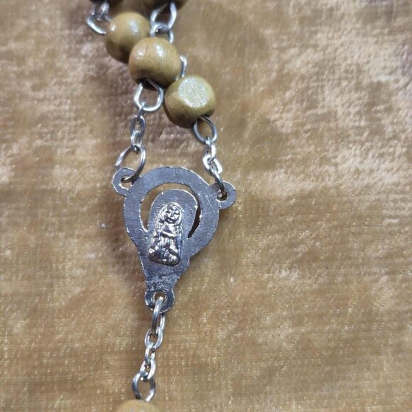 RARE Vintage Wooden Rosary with Wood Beads, Silver Jesus Large Carved Cross - Picture 4 of 6